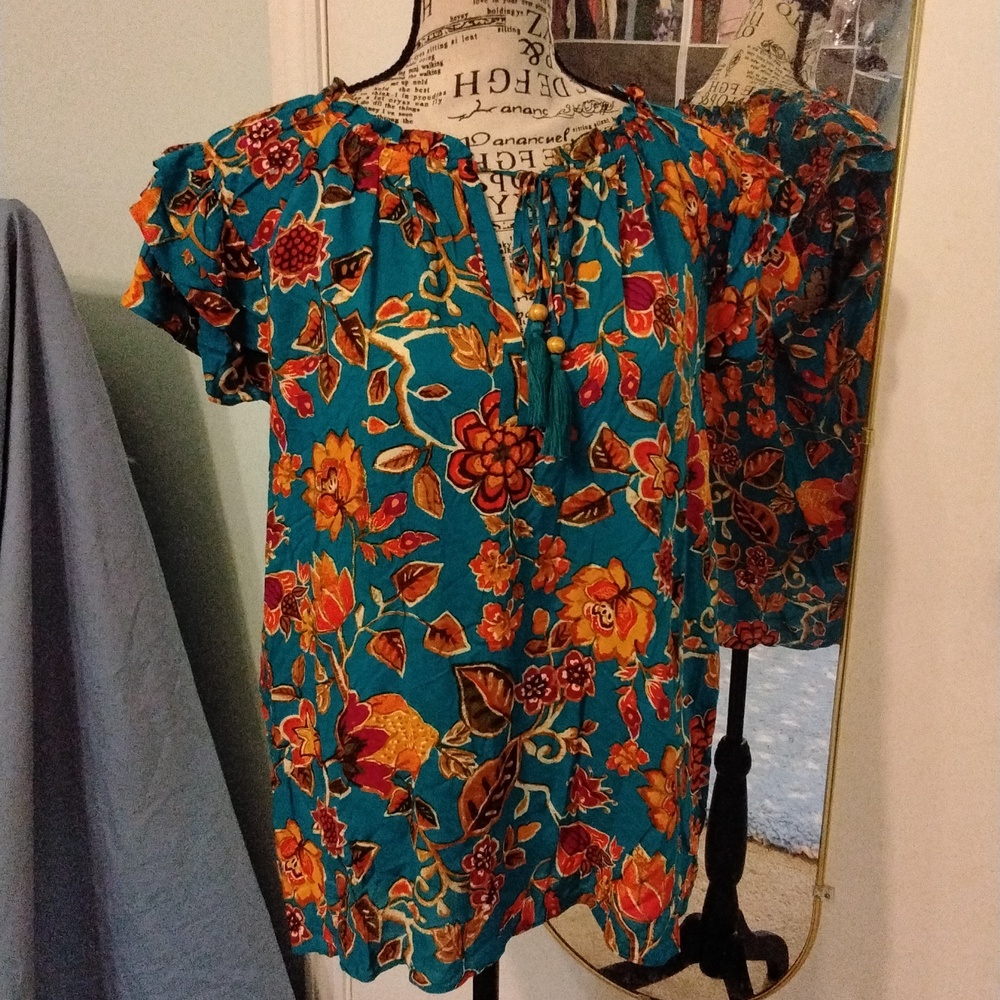 Women's NWOT Rayon Flutter Sleeve Blue Gold Top ~Rose +Olive Size M